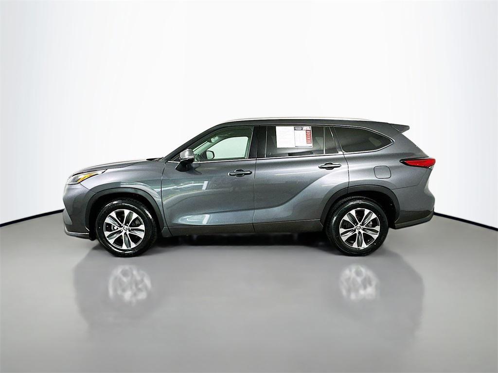 used 2021 Toyota Highlander car, priced at $24,500