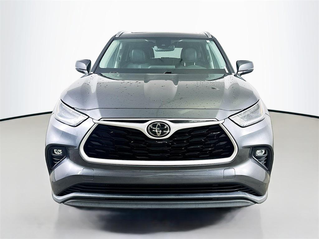 used 2021 Toyota Highlander car, priced at $24,500