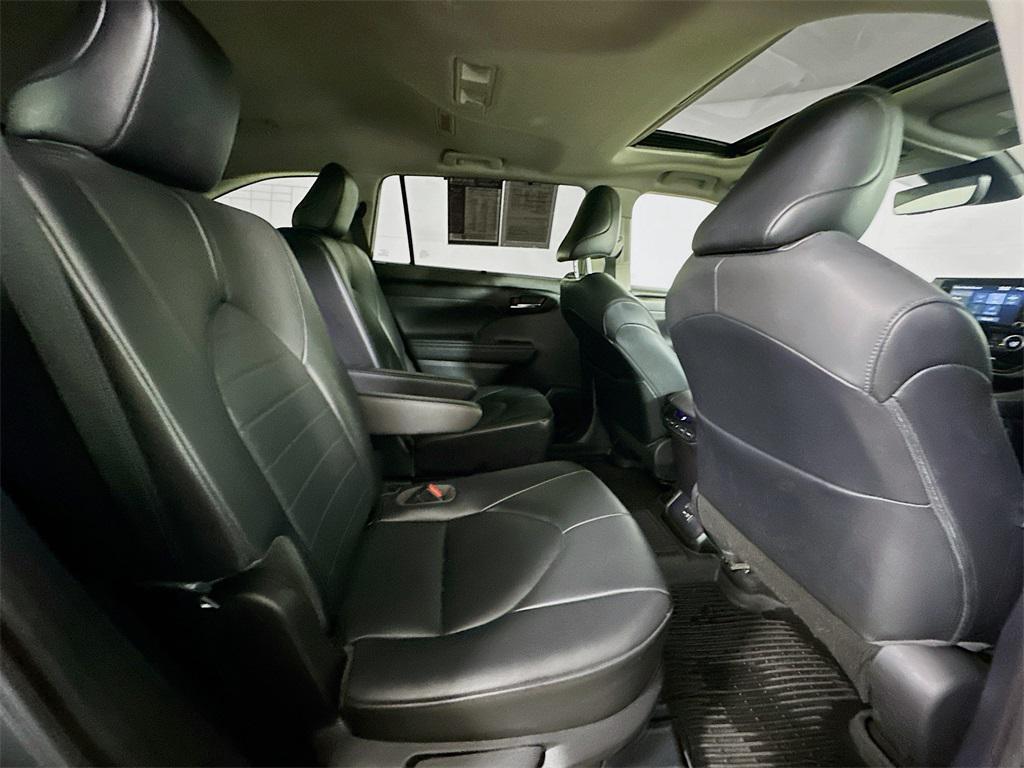 used 2021 Toyota Highlander car, priced at $24,500