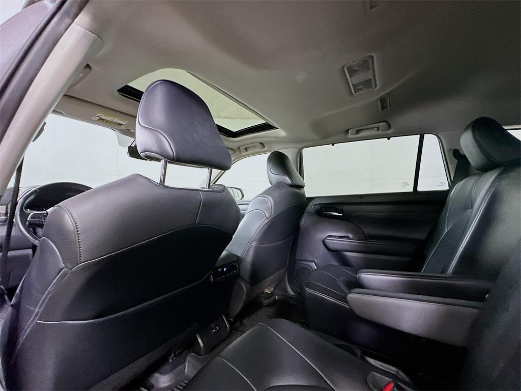 used 2021 Toyota Highlander car, priced at $24,500