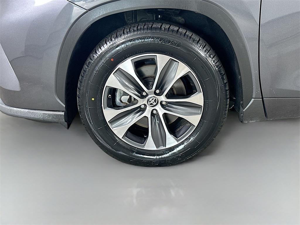used 2021 Toyota Highlander car, priced at $24,500