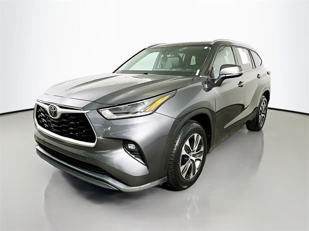 used 2021 Toyota Highlander car, priced at $24,500
