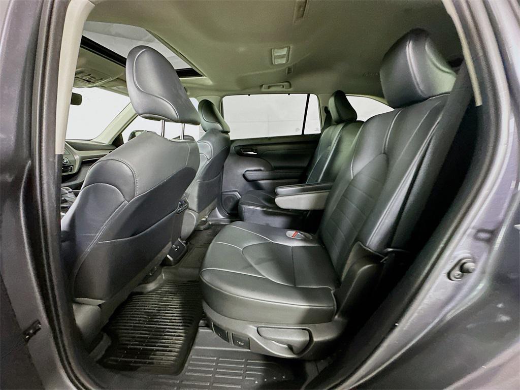 used 2021 Toyota Highlander car, priced at $24,500