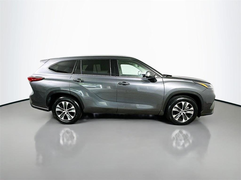 used 2021 Toyota Highlander car, priced at $24,500