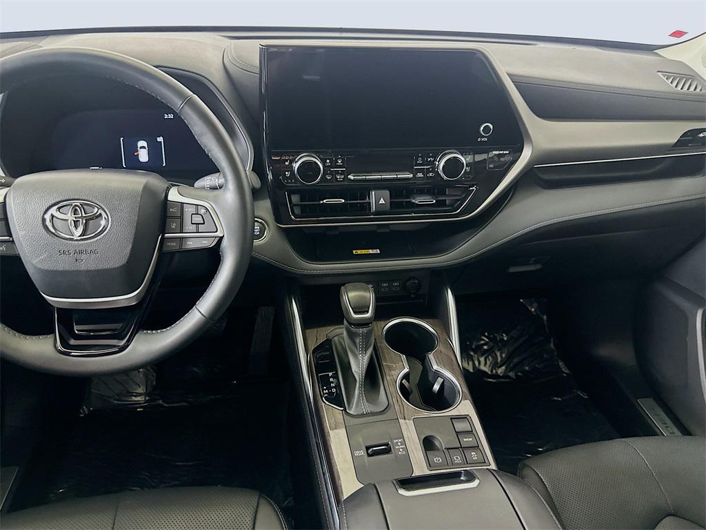 used 2023 Toyota Highlander car, priced at $37,700