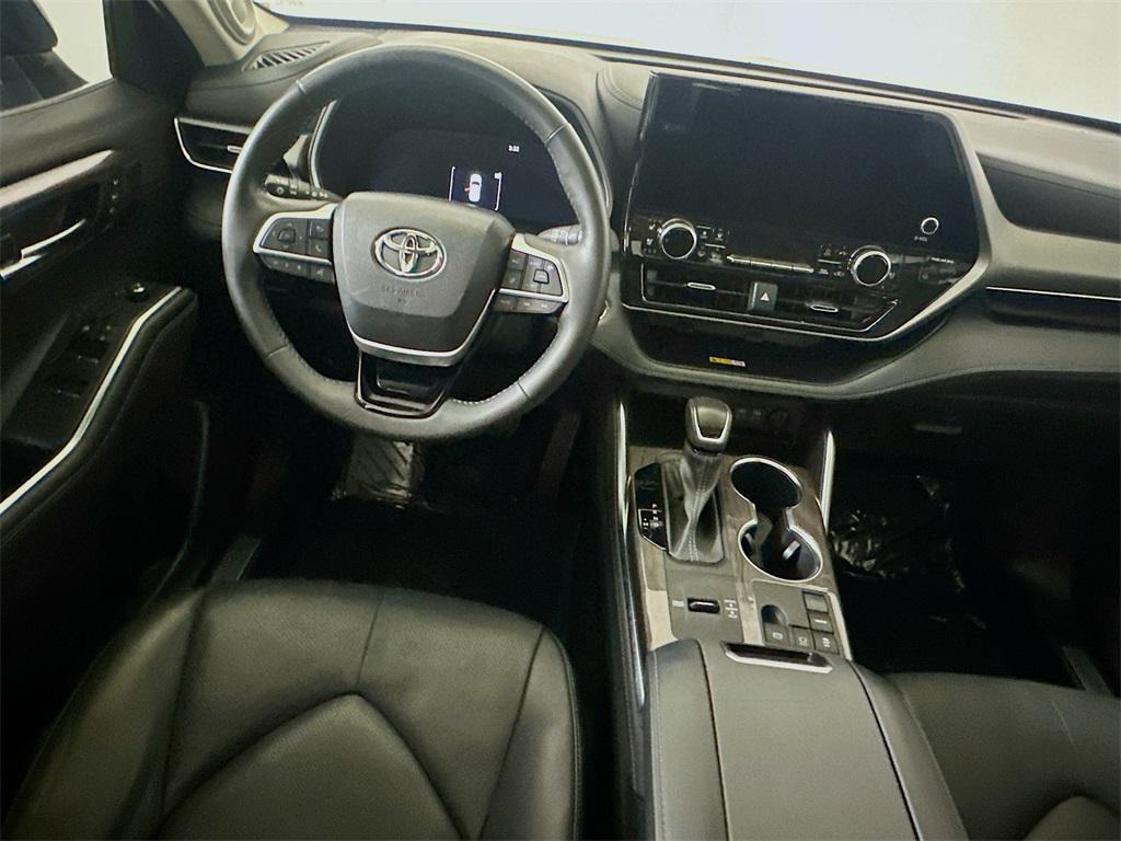 used 2023 Toyota Highlander car, priced at $37,700