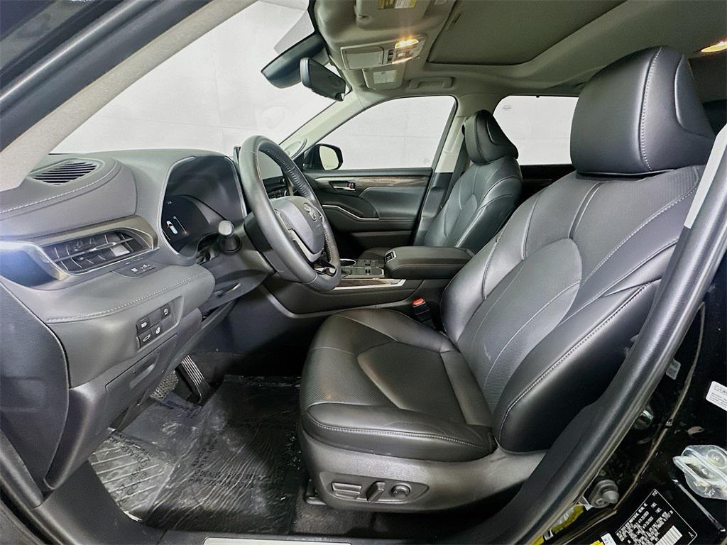 used 2023 Toyota Highlander car, priced at $37,700