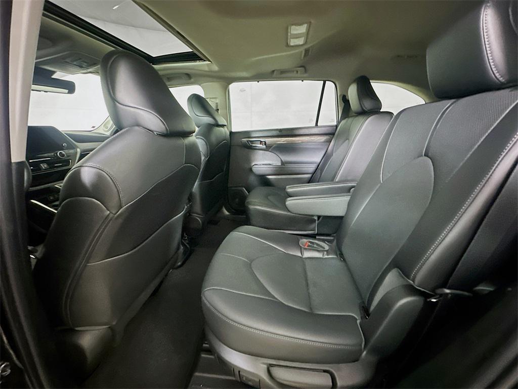 used 2023 Toyota Highlander car, priced at $37,700