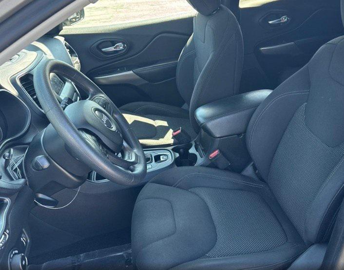 used 2019 Jeep Cherokee car, priced at $15,404