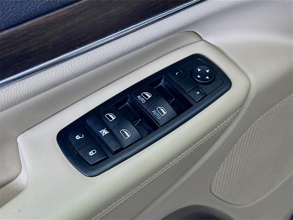 used 2015 Jeep Grand Cherokee car, priced at $13,531