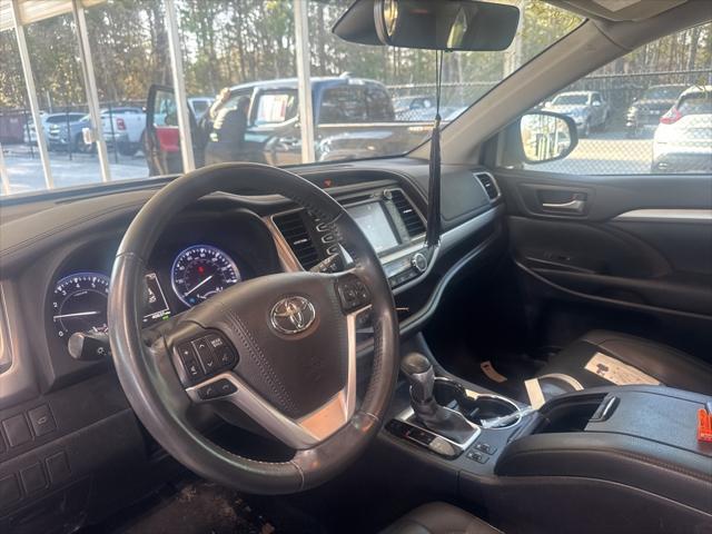 used 2019 Toyota Highlander car, priced at $26,899