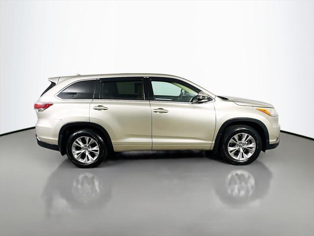 used 2016 Toyota Highlander car, priced at $20,999