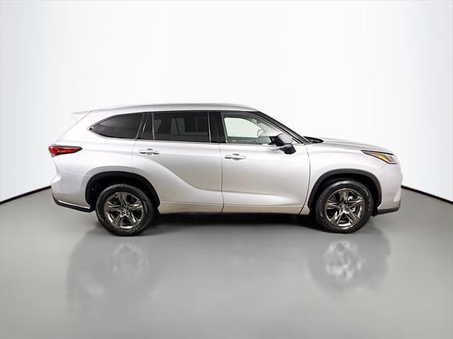 used 2020 Toyota Highlander car, priced at $29,500