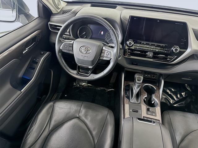 used 2020 Toyota Highlander car, priced at $29,500