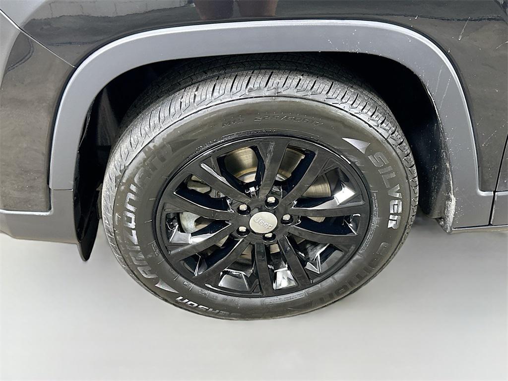 used 2022 Jeep Cherokee car, priced at $18,300