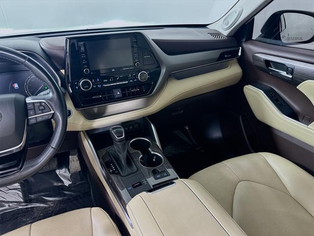 used 2020 Toyota Highlander car, priced at $31,311