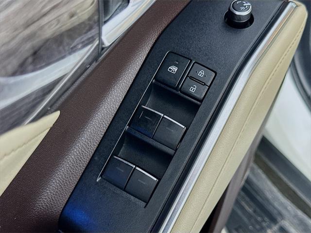 used 2020 Toyota Highlander car, priced at $31,311