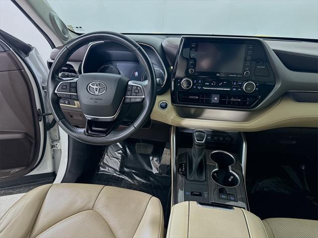 used 2020 Toyota Highlander car, priced at $31,311