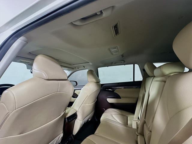 used 2020 Toyota Highlander car, priced at $31,311
