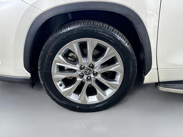used 2020 Toyota Highlander car, priced at $31,311