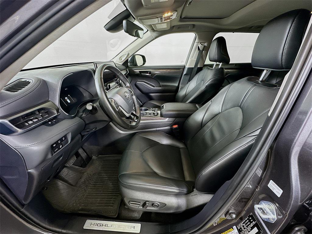 used 2024 Toyota Highlander car, priced at $41,245