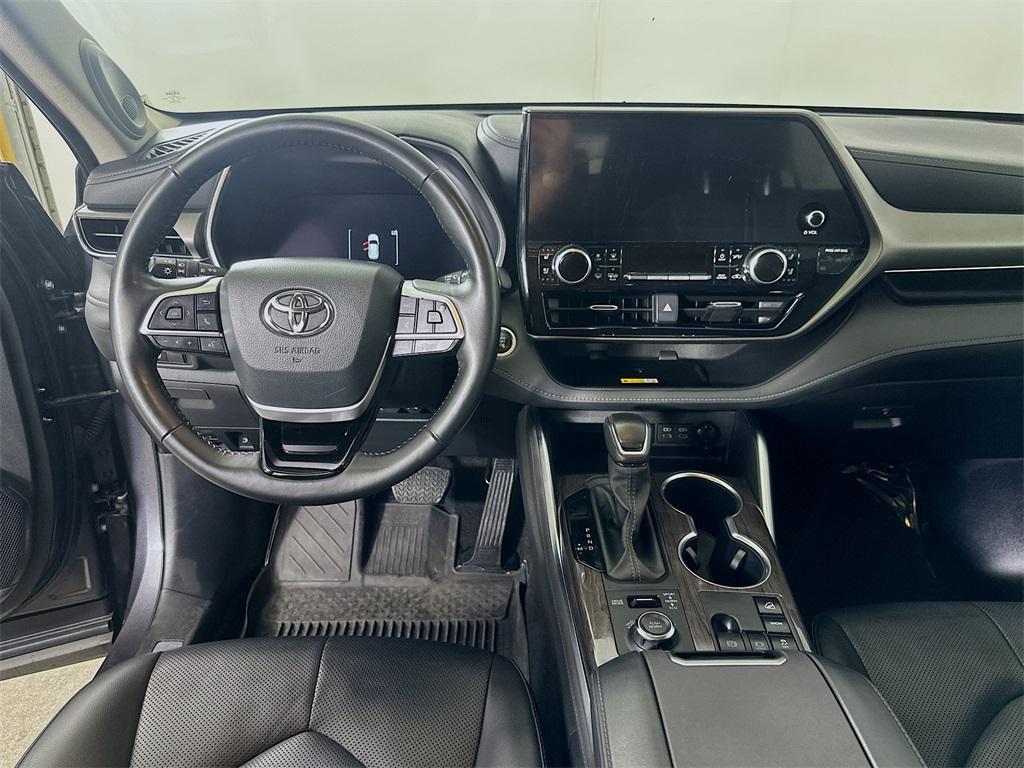 used 2024 Toyota Highlander car, priced at $41,245