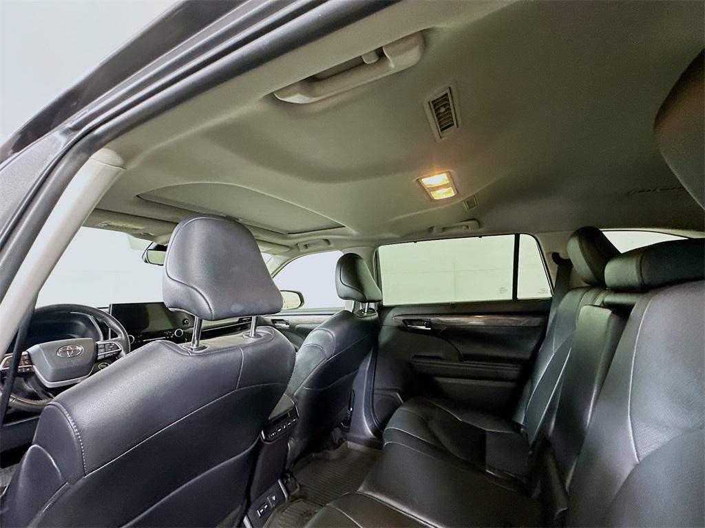 used 2024 Toyota Highlander car, priced at $41,245