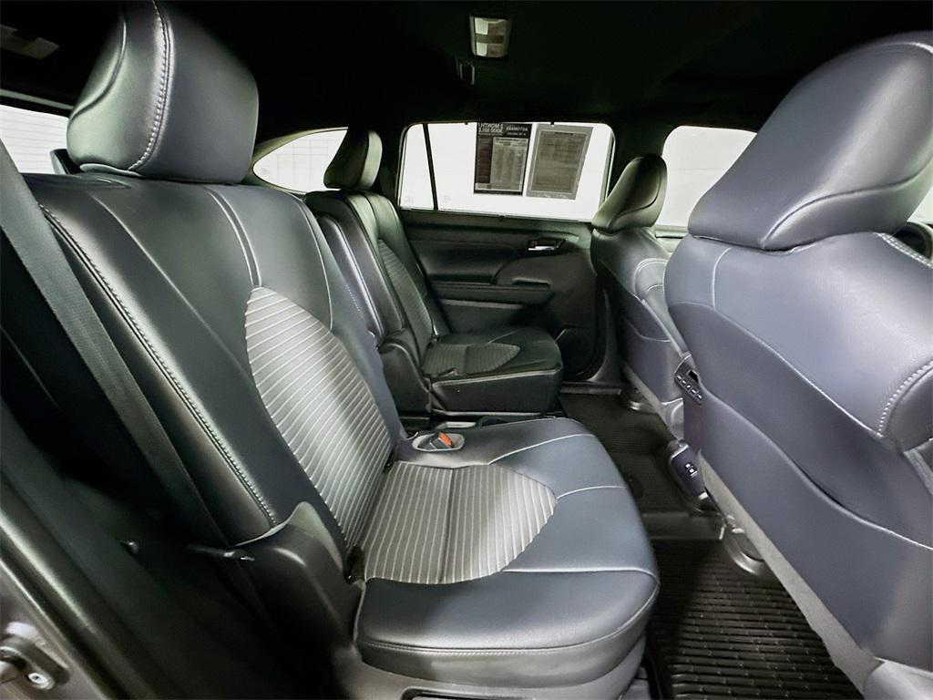 used 2021 Toyota Highlander car, priced at $27,531