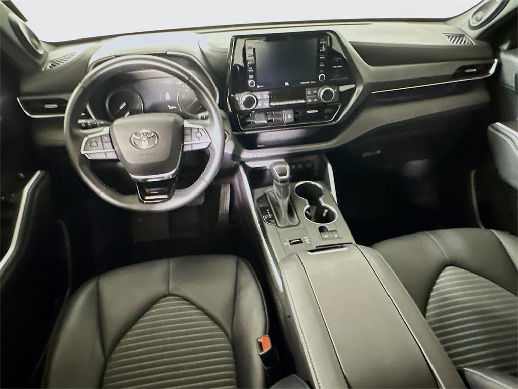 used 2021 Toyota Highlander car, priced at $27,531