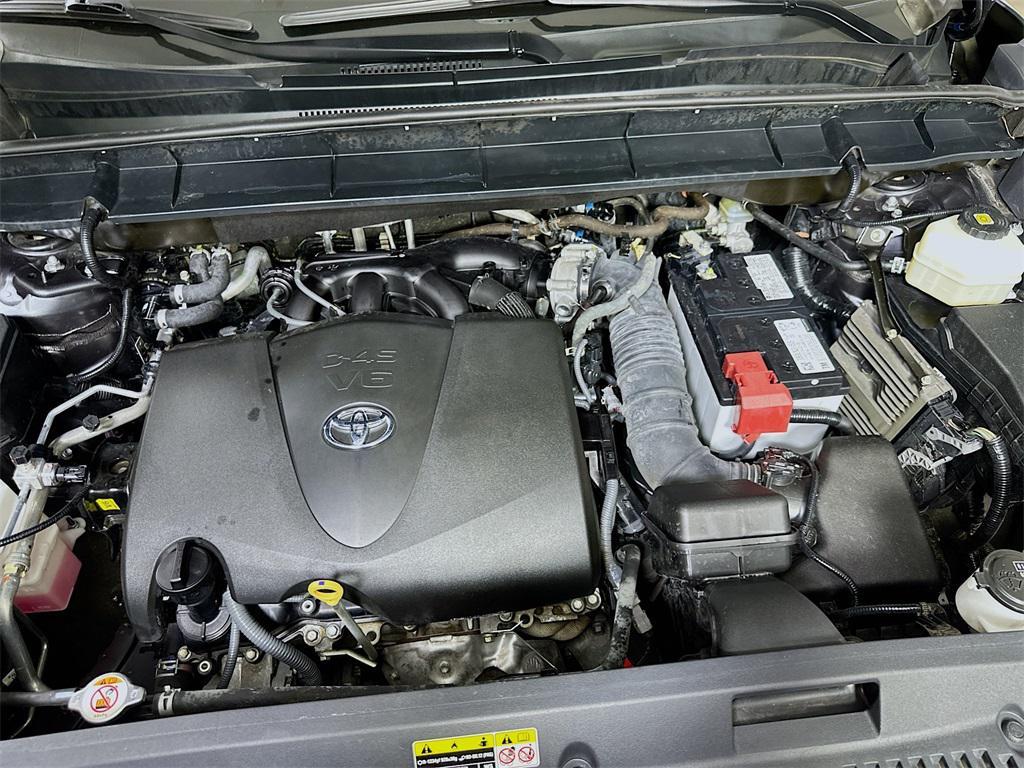 used 2021 Toyota Highlander car, priced at $27,531
