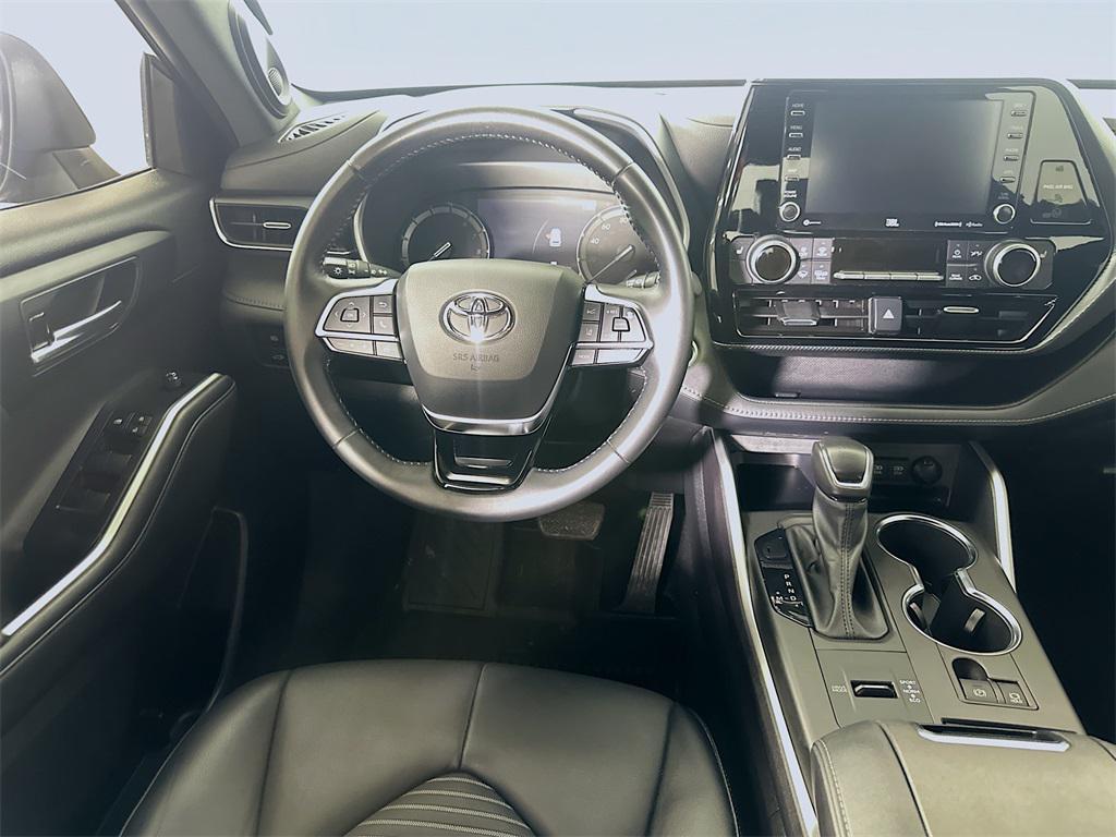 used 2021 Toyota Highlander car, priced at $27,531