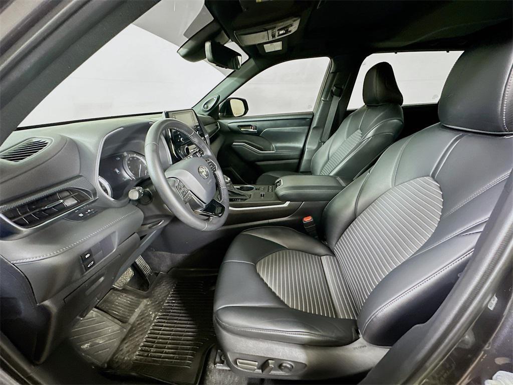 used 2021 Toyota Highlander car, priced at $27,531