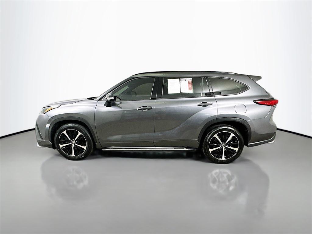 used 2021 Toyota Highlander car, priced at $27,531