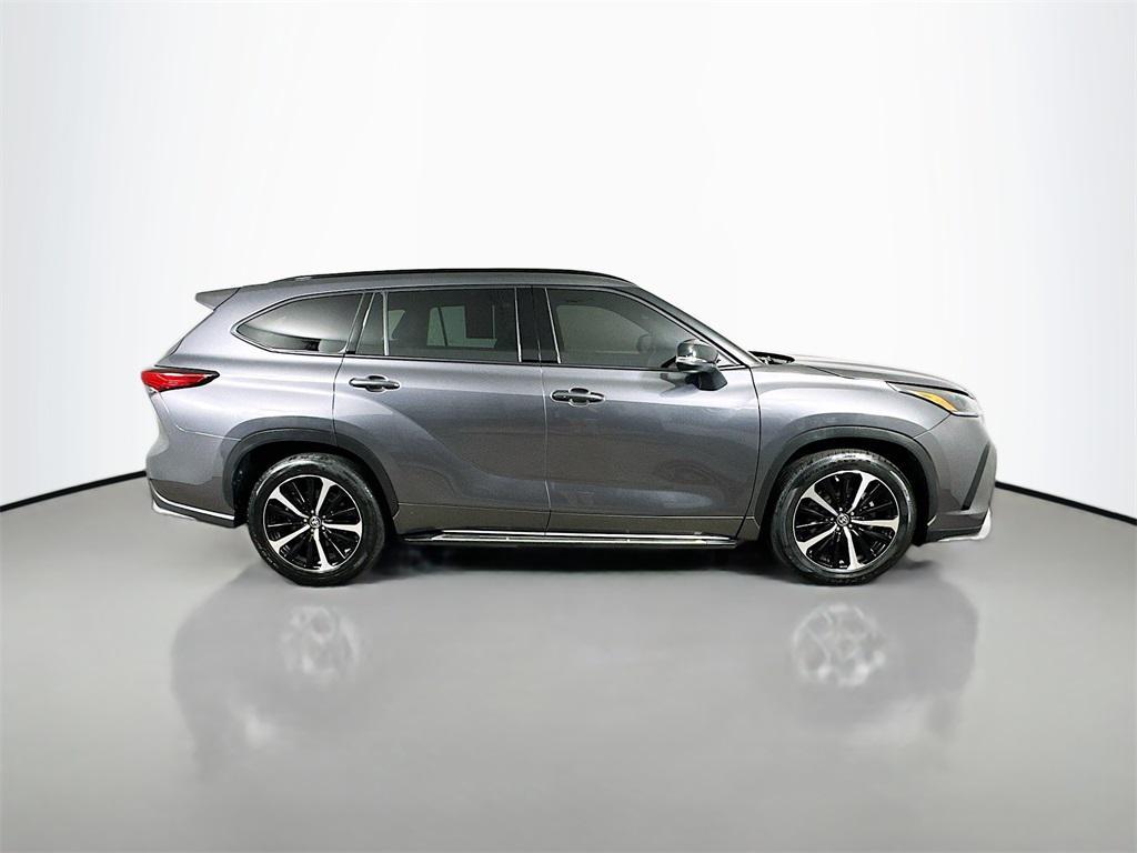 used 2021 Toyota Highlander car, priced at $27,531