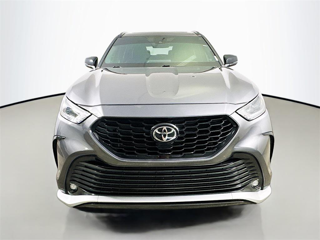 used 2021 Toyota Highlander car, priced at $27,531