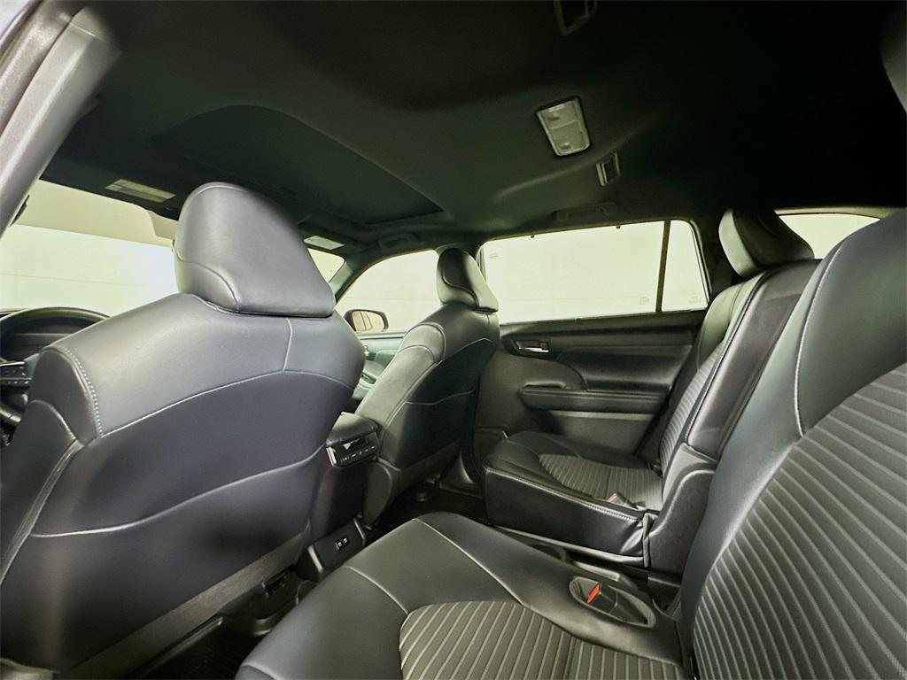 used 2021 Toyota Highlander car, priced at $27,531
