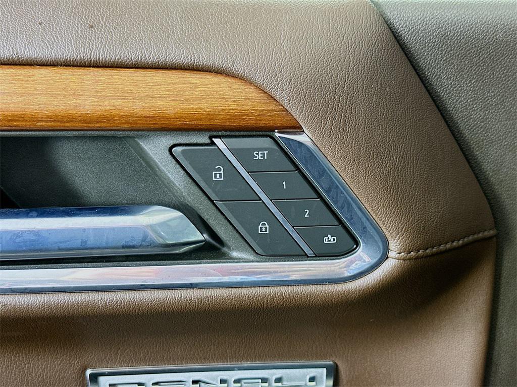 used 2022 GMC Sierra 1500 car, priced at $43,256