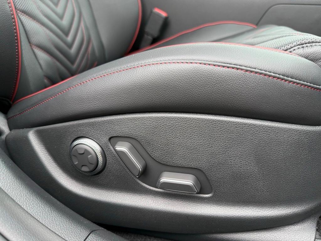 new 2025 Genesis G80 car, priced at $69,805