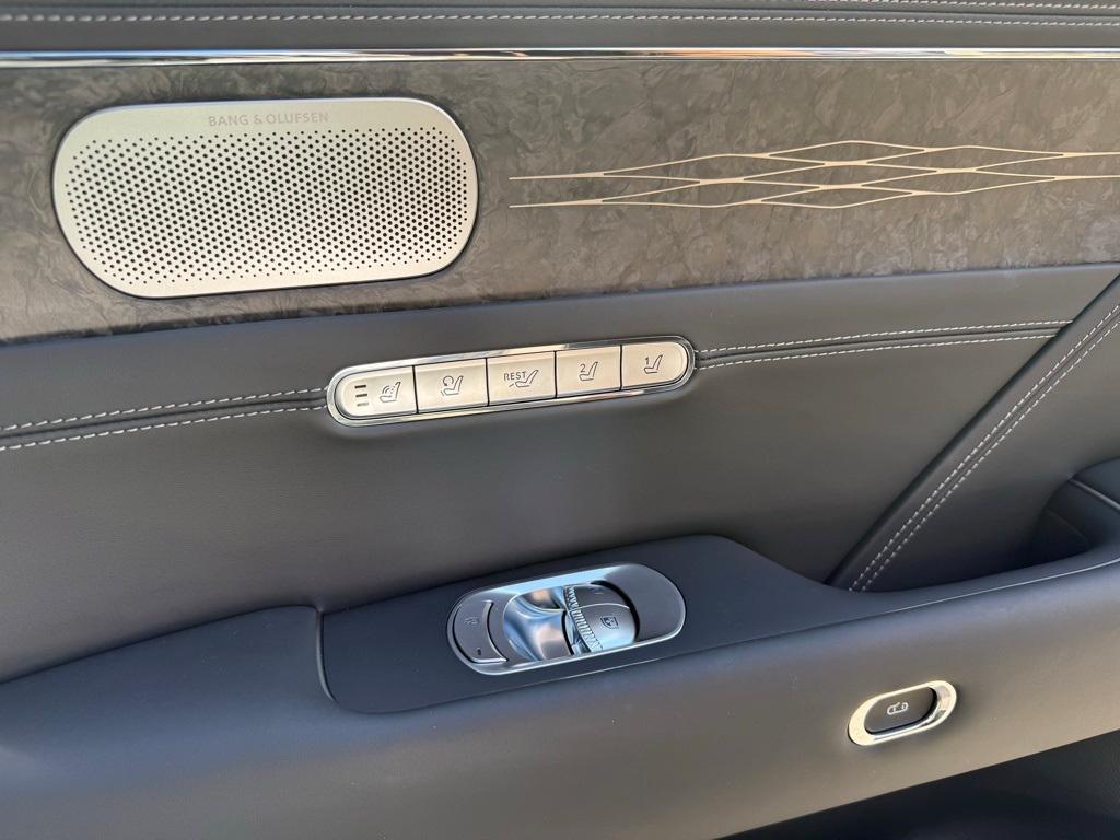 new 2025 Genesis G90 car, priced at $97,615