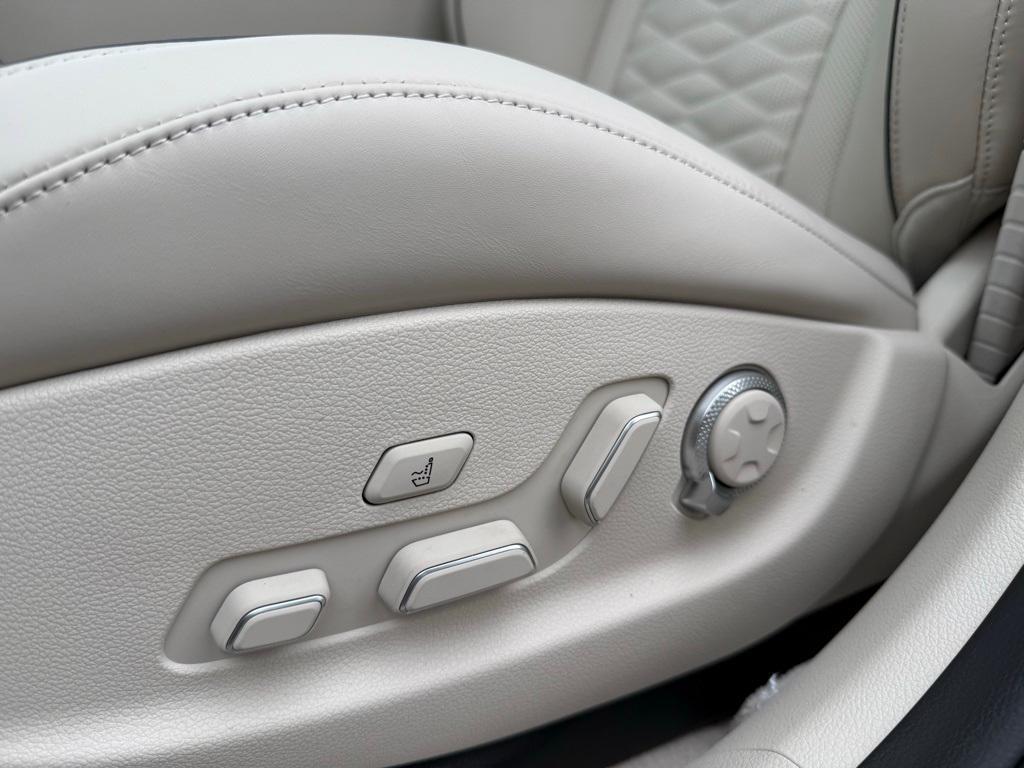 new 2025 Genesis G80 car, priced at $79,345