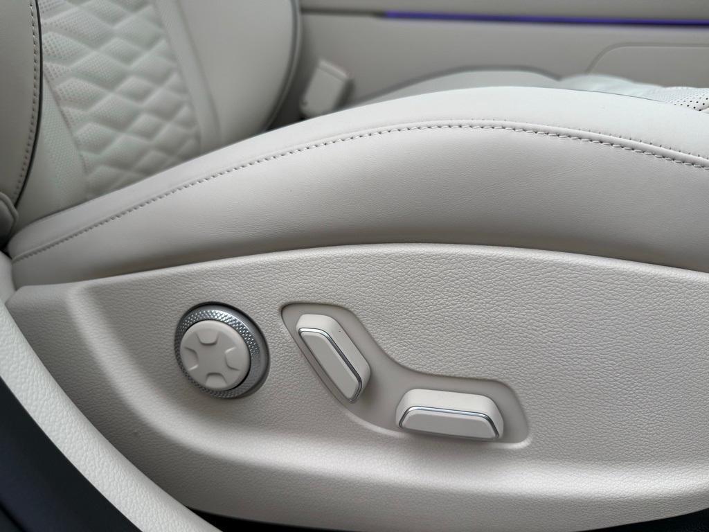 new 2025 Genesis G80 car, priced at $79,345