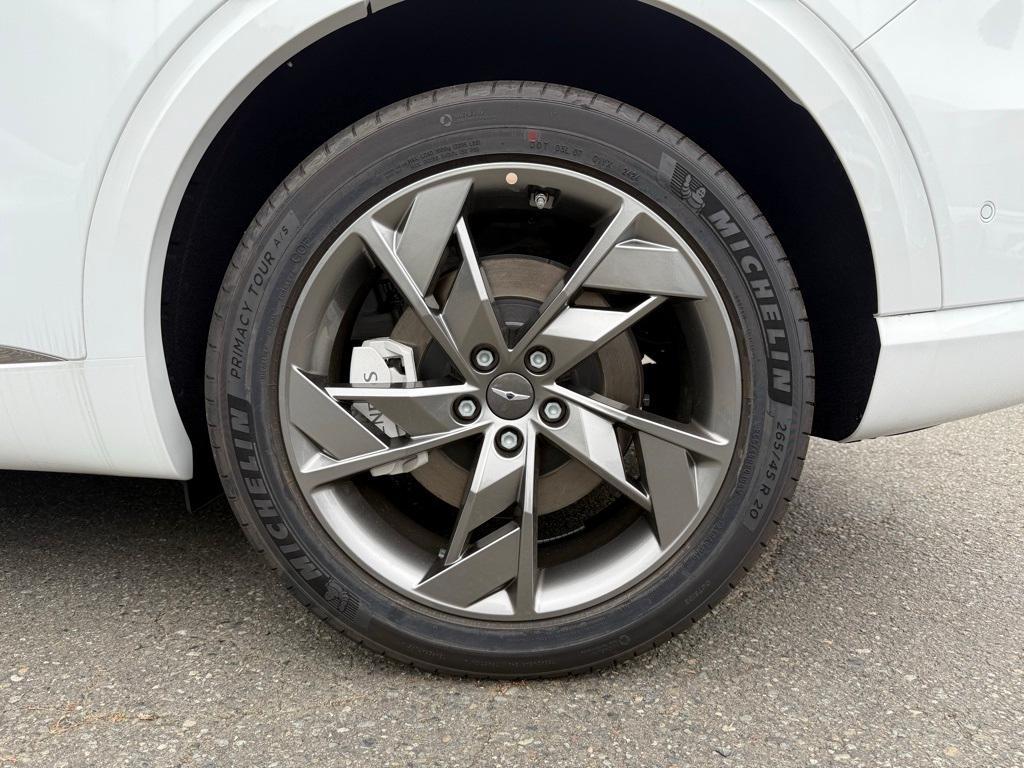 new 2025 Genesis Electrified GV70 car, priced at $68,620