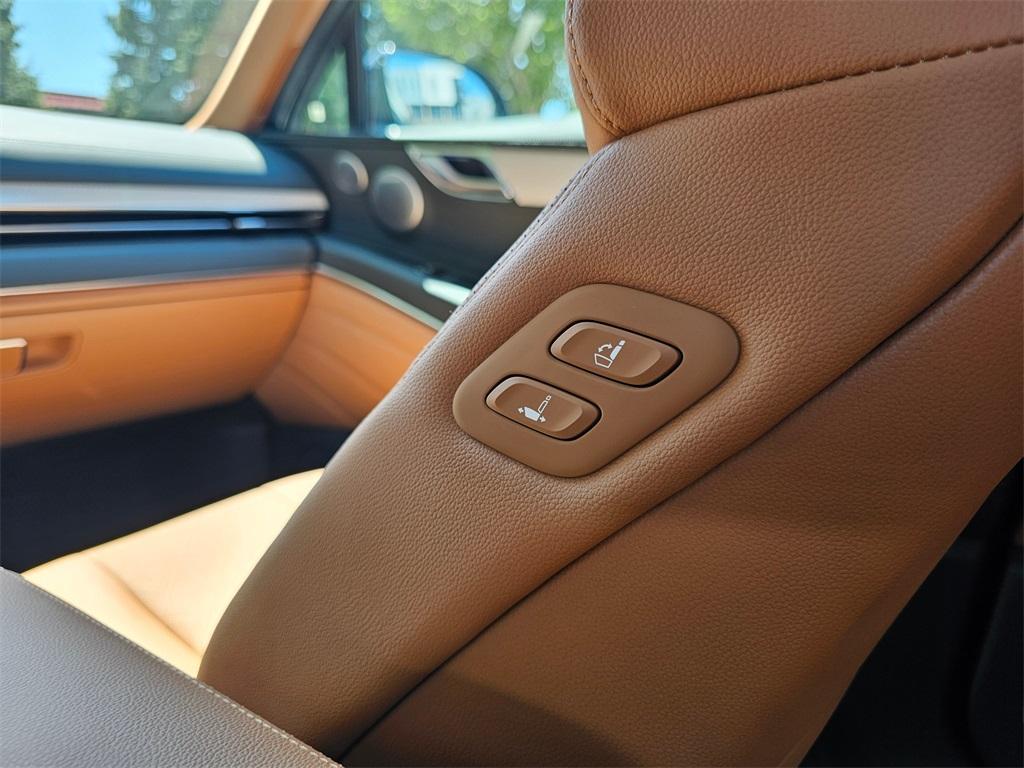 new 2025 Genesis GV80 car, priced at $77,084