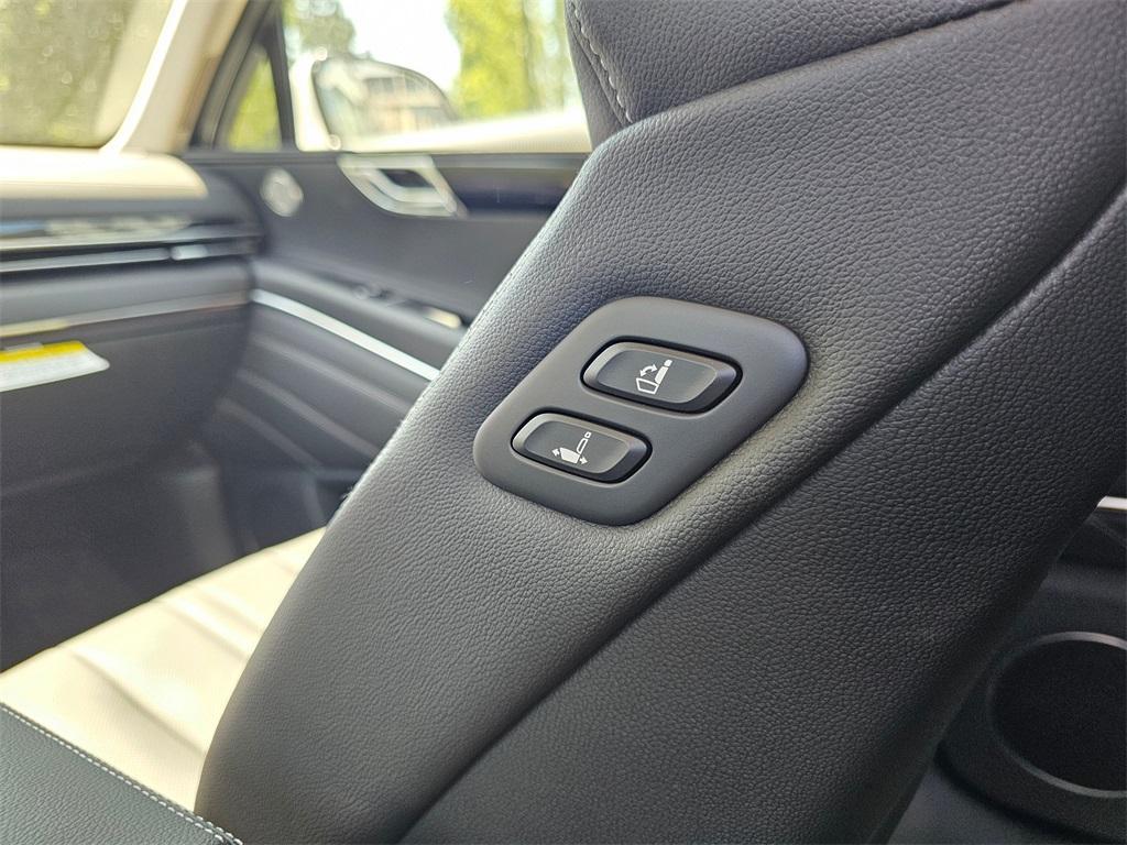 new 2025 Genesis GV80 car, priced at $59,650