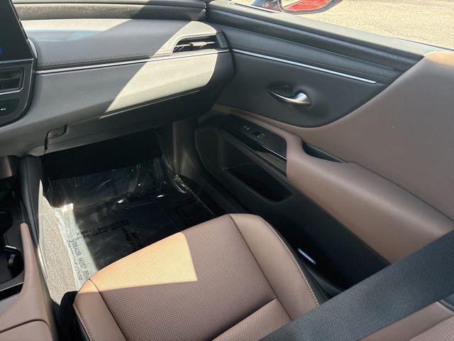 used 2025 Lexus ES 350 car, priced at $46,300