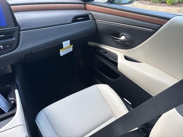 new 2025 Lexus ES 350 car, priced at $50,170