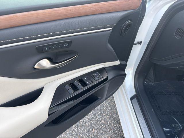 new 2025 Lexus ES 350 car, priced at $50,889