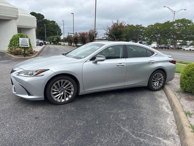 used 2019 Lexus ES 300h car, priced at $31,930