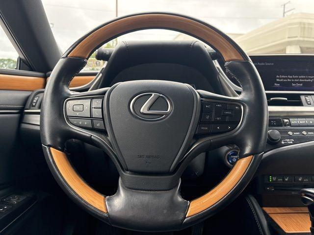 used 2019 Lexus ES 300h car, priced at $31,930