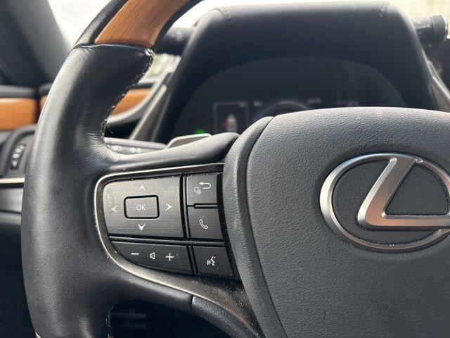 used 2019 Lexus ES 300h car, priced at $31,930